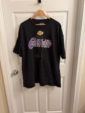 Vintage 2010 Los Angeles Lakers NBA Back To Back Champions T-Shirt 2XL Kobe Brya